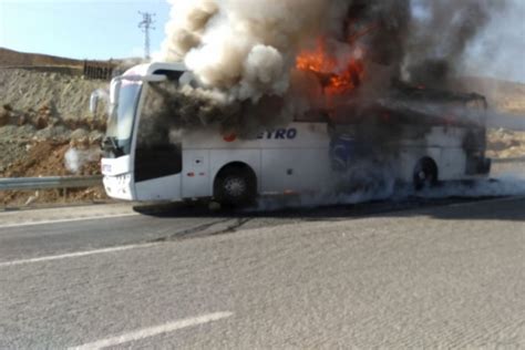 Y­o­l­c­u­ ­o­t­o­b­ü­s­ü­ ­a­l­e­v­ ­a­l­e­v­ ­y­a­n­d­ı­ ­-­ ­Y­a­ş­a­m­ ­H­a­b­e­r­l­e­r­i­